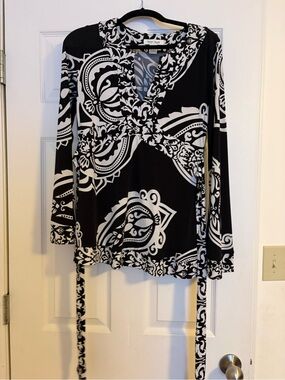 White House Black Market Black and White Graphic Wrap Tunic